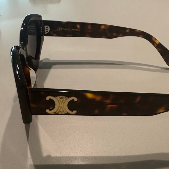 Celine Triomphe Sunglasses Tortoise CL40238U - Picture 7 of 10